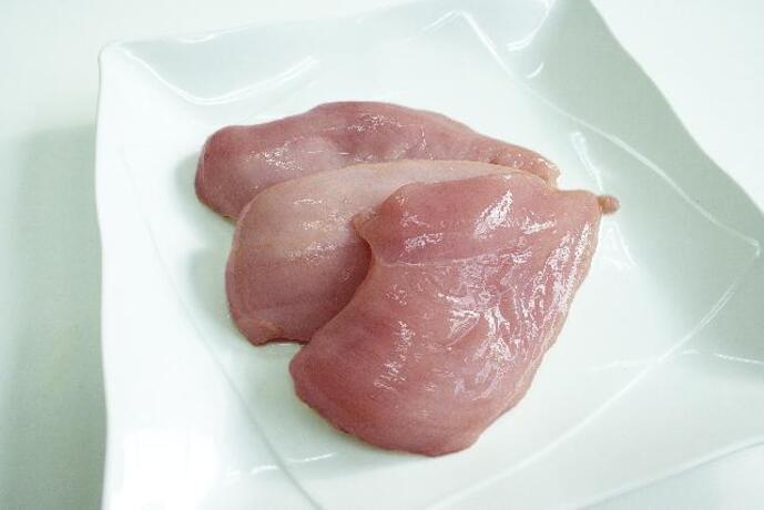 can dogs have raw chicken